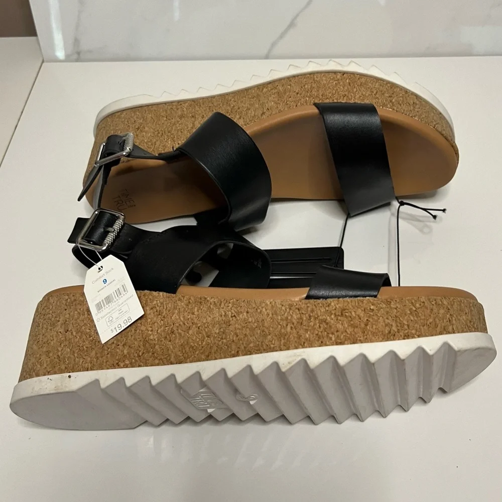Time and Tru Platform sandals Shoe Size: 9 Shoe Closure: Buckle, Slingback